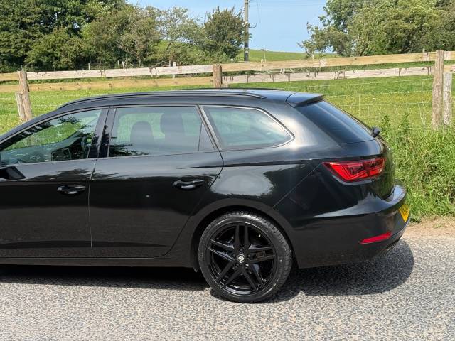 2020 SEAT Leon 1.5 TSI EVO 150 FR Black Edition [EZ] 5dr DSG