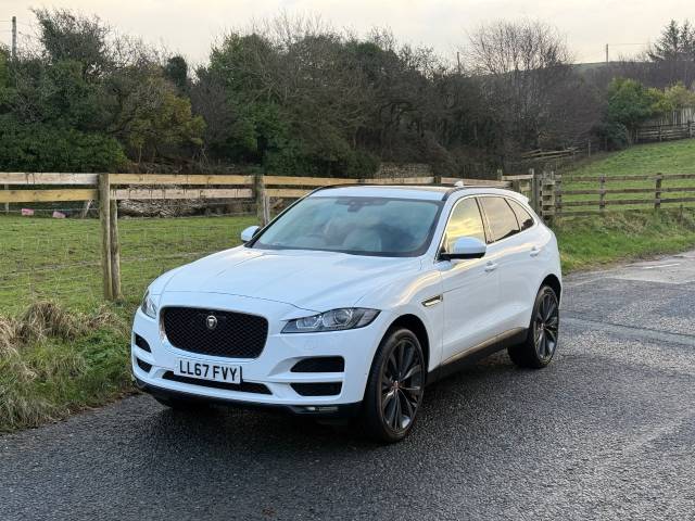 Jaguar F-Pace 2.0d [240] Portfolio 5dr Auto AWD Estate Diesel White