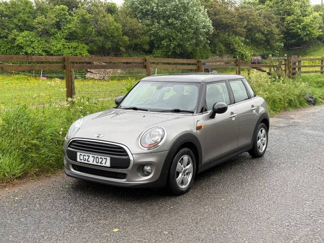 Mini Hatchback 1.5 Cooper D 5dr Auto Hatchback Diesel Silver